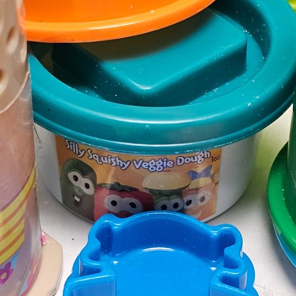 Lot Playdoh Tools Veggie Tales Buzz n Cut Fuzzy  Molding Playset - Picture 9 of 16